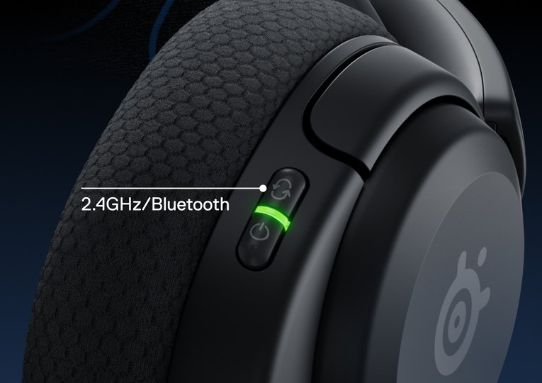 Photo presenting button on Arctic Nova 5 headset that allows to switch between Bluetooth and wi-fi.